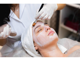 Acne Facials – Clear, Healthy & Glowing Skin Care